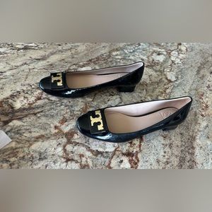 Black Patent leather Tory Burch Gigi pump. Classic style. Size 8.5